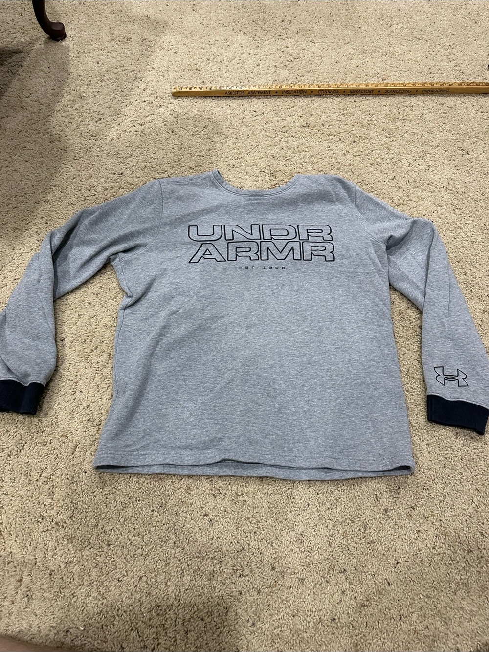 Under Armour Gray Long Sleeve Shirt Men’s Size Large Crewneck Athletic Logo